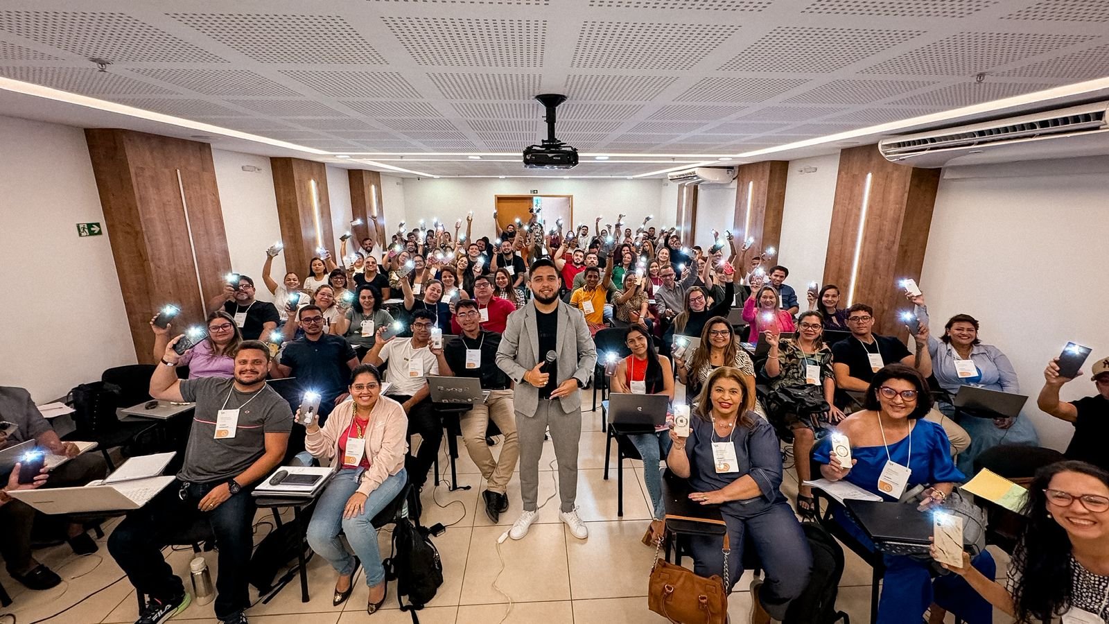 Profissionais participando da imersão de tráfego pago da Click X Company